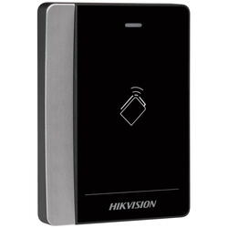 Cititor de carduri Hikvision DS-K1102AE, Pro series, suporta caduri EM frecventa:125KHz, conectivitate: RS-485 si  protocol Wiegand (W26/ W34), distanta de citire: ≤ 50 mm, LED stare, beeper, Watchdog, alimentare: 12 VDC, dimensiuni: 121 mm × 86.5 mm × 14